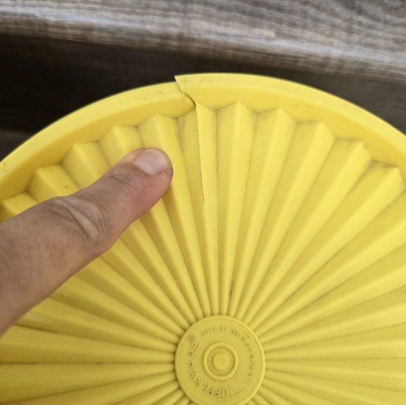 Vintage Tupperware yellow sunburst  canister set of 3. - Picture 7 of 7